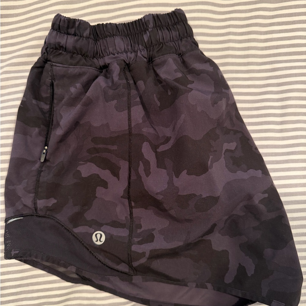 Lululemon Hotty Hot 2.5"
Camo print (low rise)